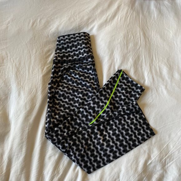 Lululemon RARE Chase Me Crop, SEAWHEEZE 🍋 - Picture 3 of 4